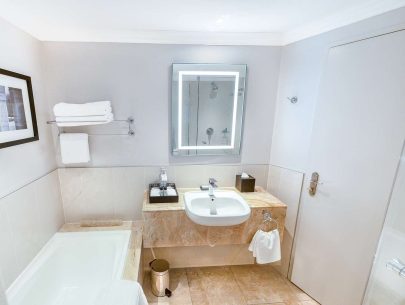 standard-room-bathroom